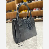 کیف چرم طبیعی گاوی زنانه رنگ مشکی و زرشکی ابعاد 30 در 23 مدل آلاله