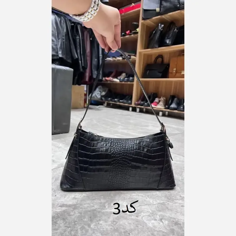 کیف دوشی و دستی چرم طبیعی گاوی مدل شاندیز سایز 24 در 15