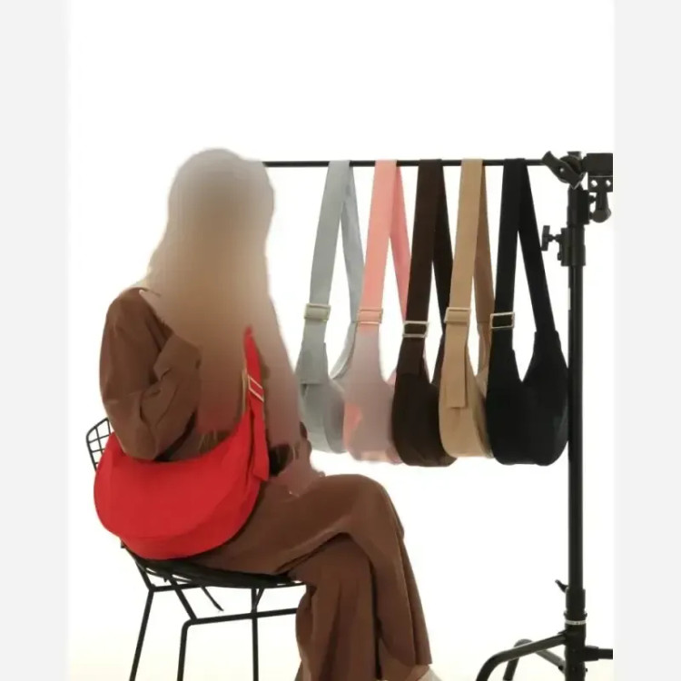 کیف کراس بادی لیزو رنگبندی متنوع سایز 27 در 38
