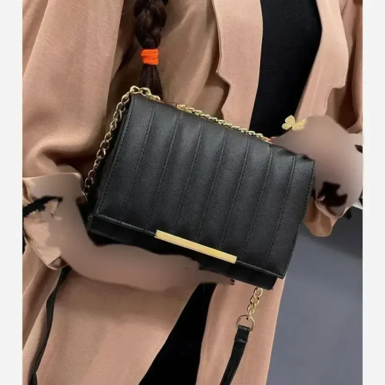 کیف زنانه چرمی مشکی ابعاد 20 در 15 سانتی متر